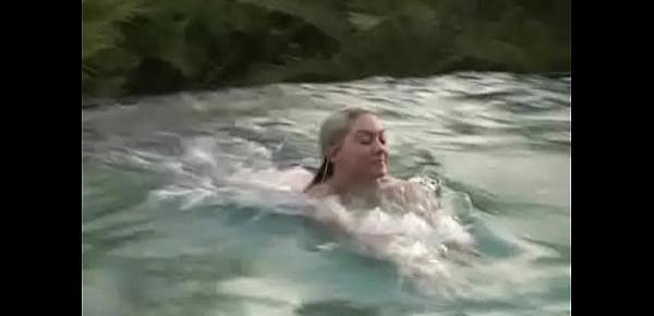  Alison Angel in het zwembad - Celebs   Babes - 123video